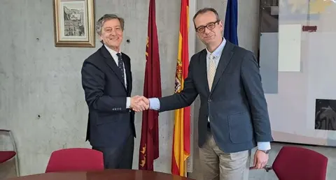 Tortosa y Mar&iacute;n, tras la firma del acuerdo de colaboraci&oacute;n. 