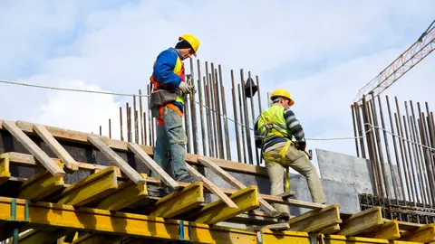 Trabajadores en una obra.