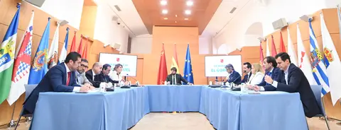 L&oacute;pez Miras presidi&oacute; hoy en San Esteban la reuni&oacute;n para analizar las consecuencias del &lsquo;carpetazo&rsquo; del Gobierno central al proyecto de El Gorguel. Al encuentro acudieron la alcaldesa de Cartagena, Noelia Arroyo; el presidente de CROEM, Jos&eacute; Mar&iacute;a Albarrac&iacute;n; la presidenta de COEC, Ana Correa; o el presidente de la Autoridad Portuaria de Cartagena, Pedro Pablo Hern&aacute;ndez, entre otros.
