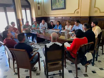 La consejera Sara Rubira junto a las alcaldesas de Jumilla y Yecla en la reuni&oacute;n con los agricultores de secano del Altiplano.