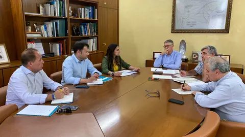 Reuni&oacute;n de la consejera Sara Rubira con el presidente de la CHS.