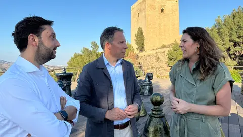 El director del Itrem, Juan Francisco Mart&iacute;nez, visita a la Fortaleza del Sol de Lorca junto a la directora de la Gu&iacute;a Repsol, Mar&iacute;a Ritter, y el alcalde de la localidad, Fulgencio Gil.