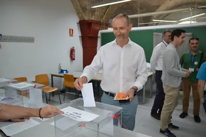 El catedr&aacute;tico del &aacute;rea de Estad&iacute;stica de la UPCT, Mathieu Kessler, en el momento de la votaci&oacute;n.