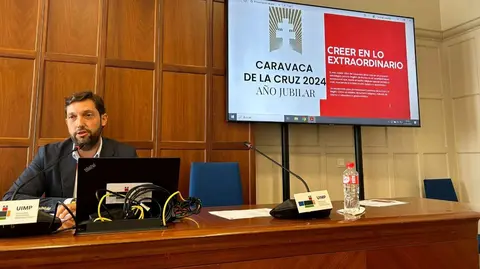 El director del Instituto de Turismo, Juan Francisco Mart&iacute;nez, durante su intervenci&oacute;n en los cursos de verano de la Universidad Men&eacute;ndez Pelayo.