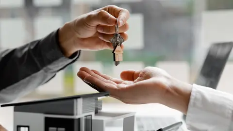 Compraventa o alquiler de vivienda. (Archivo)