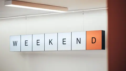 Imagen de la p&aacute;gina web de Agencia Weekend (agenciaweekend.com) donde muestra su logo.