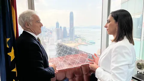 Sara Rubira en la visita al Consulado y la Oficina Econ&oacute;mica y Comercial de Espa&ntilde;a en Hong Kong.