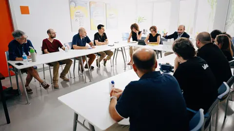 Reuni&oacute;n del director del Info, Joaqu&iacute;n G&oacute;mez, con el sector del videojuego regional.