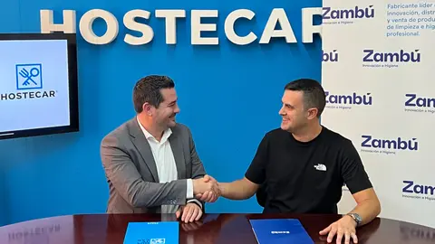 El presidente de Hostecar, Francisco Garnero, junto a Javier Fern&aacute;ndez, director de Desarrollo de Negocio de Zamb&uacute;