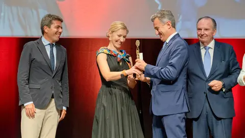 De izquierda a derecha: Carlos Maz&oacute;n, president de la Generalitat Valenciana; Monika Krzepkowska, ministra consejera de la Embajada de la Rep&uacute;blica de Polonia en Madrid; Alejandro Monz&oacute;n, presidente de Anecoop; y Jos&eacute; Vicente Morata, presidente de C&aacute;mara Valencia.