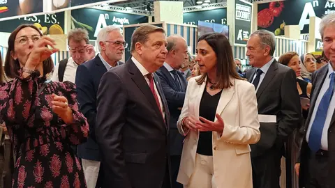 La consejera Sara Rubira y el ministro Luis Planas, durante la inauguraci&oacute;n de la feria Fruit Attraction que se celebra en Madrid hasta el 10 de octubre.