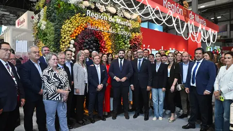 El presidente de la Comunidad, Fernando L&oacute;pez Miras, junto a representantes de la Regi&oacute;n de Murcia que han asistido a la Feria Internacional de Frutas y Hortalizas Fruit Attraction 2024.