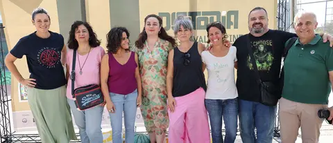 Organizadores y colaboradores de Distop&iacute;a, en la Plaza del Agua de Murcia.