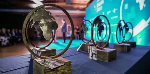 Los premios Murcia Diario, obra exclusiva del artista Fernando S&aacute;enz de Elorrieta.