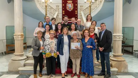 Imagen de familia con los premiados. (Foto ayuntamiento de Cartagena)
