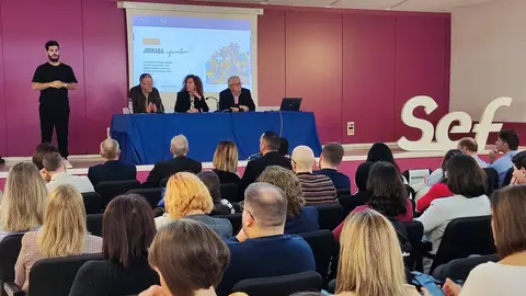 La directora del SEF, Pilar Valero, durante la inauguraci&oacute;n de la jornada 'Responsabilidad social de las empresas y la colaboraci&oacute;n con los Centros Especiales de Empleo'. (CARM)