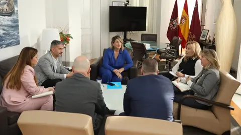 Reuni&oacute;n sobre el XX Congreso de Hoteleros Espa&ntilde;oles que se celebrar&aacute; en 2025 en El Batel. (Ayuntamiento de Cartagena)