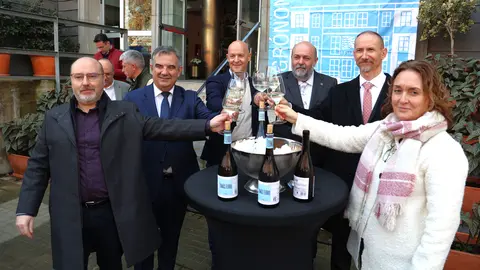 Imagen durante la presentaci&oacute;n de la nueva a&ntilde;ada del vino Tom&aacute;s Ferro. (UPCT)