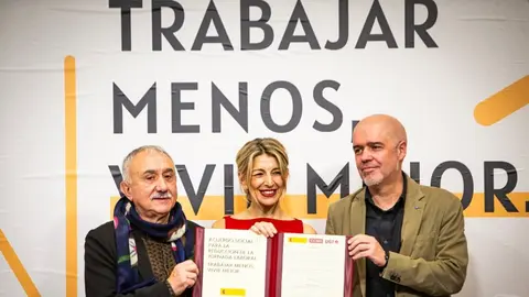 Gobierno y organizaciones sindicales firman el acuerdo para la reducci&oacute;n de la jornada semanal a 37,5 horas sin reducci&oacute;n salarial. (Ministerio de Trabajo)