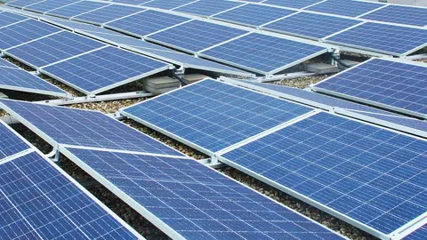Fotograf&iacute;a de una planta solar. (Imagen de Solarimo en Pixabay)