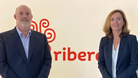 El presidente de Ribera Salud, Alberto de Rosa, y la consejera delegada, Elisa Tarazona. (Grupo Sanitaria Ribera)