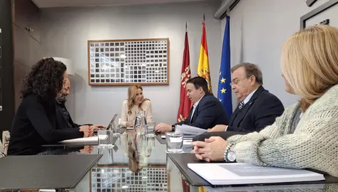 Un momento de la reuni&oacute;n de la consejera de Empresa, Marisa L&oacute;pez, con el presidente de la Fundaci&oacute;n Isaac Peral, Alfonso Corbal&aacute;n, y con el director gerente de esta entidad, Patricio Valverde. (CARM)