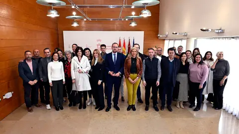 Imagen de familia durante la toma de posesi&oacute;n de los nuevos funcionarios del consistorio murciano. (Ayuntamiento de Murcia)