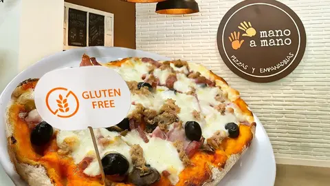Imagen de una pizza sin gluten de la pizzer&iacute;a Mano a Mano. (DosVecesMarketing)