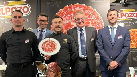 Equipo de ElPozo Alimentaci&oacute;n en el stand de la marca, en Sirha  Lyon 2025. (Grupo Fuertes)
