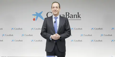 El consejero delegado de CaixaBank, Gonzalo Gort&aacute;zar, en la presentaci&oacute;n de Resultados 2024. (CaixaBank)
