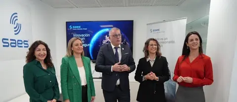 Visita de la consejera de Igualdad, Conchita Ruiz, a las instalaciones de la empresa SAES. (CARM)
