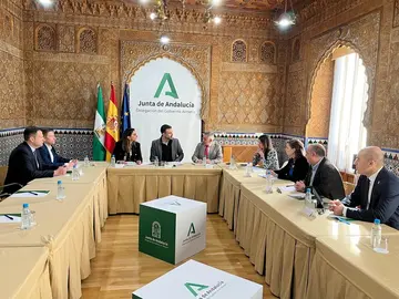 La consejera Sara Rubira en el encuentro con los consejeros de Andaluc&iacute;a y Valencia en Almer&iacute;a para abordar la situaci&oacute;n de la pesca. (CARM)