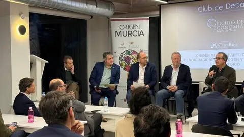 Un momento de la sesi&oacute;n 'Origen Murcia: Papel de las Denominaciones de Origen y su valor en el territorio' del Club de Debates del C&iacute;rculo de Econom&iacute;a de la Regi&oacute;n de Murcia, en colaboraci&oacute;n con CaixaBank. (C&iacute;rculo de Econom&iacute;a de la Regi&oacute;n de Murcia)