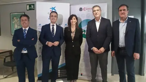 Imagen de familia durante la jornada sobre empleos verdes de CaixaBank Dualiza y la C&aacute;mara de Comercio de Murcia. (C&aacute;mara de Murcia)