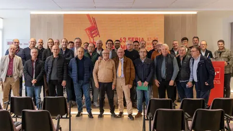 Foto de familia durante la jornada. (FMY)