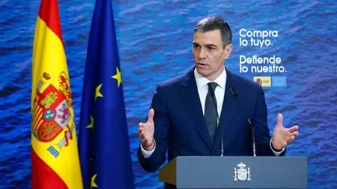 El presidente del Gobierno, Pedro S&aacute;nchez, durante su comparecencia tras la reuni&oacute;n que ha mantenido con los representantes del tejido productivo espa&ntilde;ol para abordar la respuesta a la amenaza arancelaria de Estados Unidos. (La Moncloa)