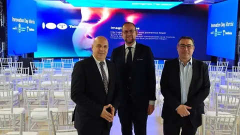 Imagen de familia durante el &lsquo;Innovation Day&rsquo; de Telef&oacute;nica en Murcia. (Telef&oacute;nica)