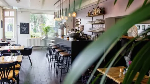 Imagen de un bar. (Freepik)