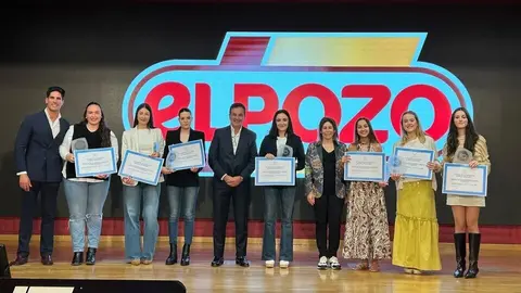 Foto de Familia de los galardonados. (Grupo Fuertes)