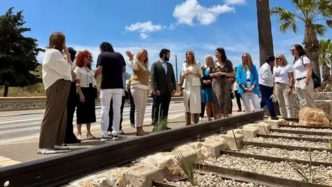 La consejera de Empleo, Marisa L&oacute;pez, junto con el alcalde de La Uni&oacute;n, Joaqu&iacute;n Zapata, durante la clausura del PMEF 'Construcci&oacute;n Sostenible'. (CARM)