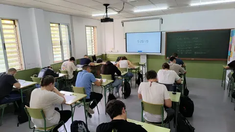 Alumnos durante la celebraci&oacute;n de las pruebas de acceso de FP. (CARM)