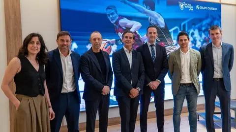 Imagen de familia durante la jornada sobre patrocino deportivo a coste cero de Grupo Carrillo y UCAM Murcia CB. (Carrillo Asesores)