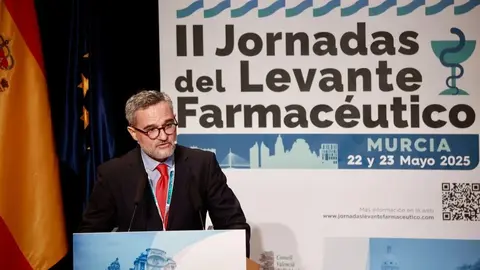 El director Jur&iacute;dico de Hefame, Juli&aacute;n P&eacute;rez-Templado, durante su intervenci&oacute;n en las II Jornadas del Levante Farmac&eacute;utico en Murcia. (Hefame)