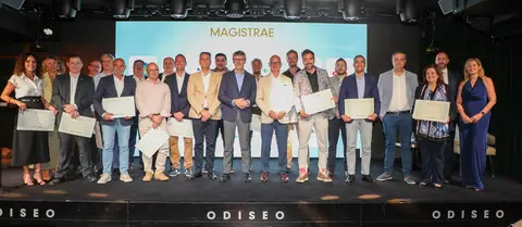 Foto de familia en la clausura. (ENAE)