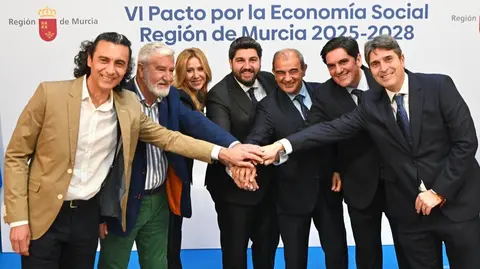 Imagen de archivo de la CARM en la firma del VI Pacto por la Econom&iacute;a Social de la Regi&oacute;n de Murcia 2025-2028. (CARM)