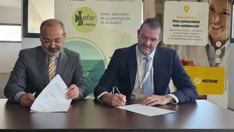 Imagen durante la firma del acuerdo. (Hefame)
