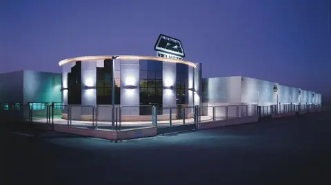 Instalaciones de NZI Helmets. (Archivo)