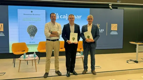 Imagen durante la presentaci&oacute;n de la publicaci&oacute;n. (Cajamar)
