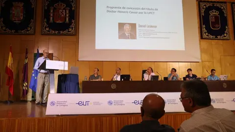 Imagen del exrector Jos&eacute; Antonio Franco exponiendo la candidatura de Daniel Leskovar. (UPCT)