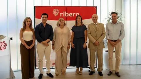 Imagen durante la inauguraci&oacute;n de la cl&iacute;nica. (Ribera Grupo Salud)